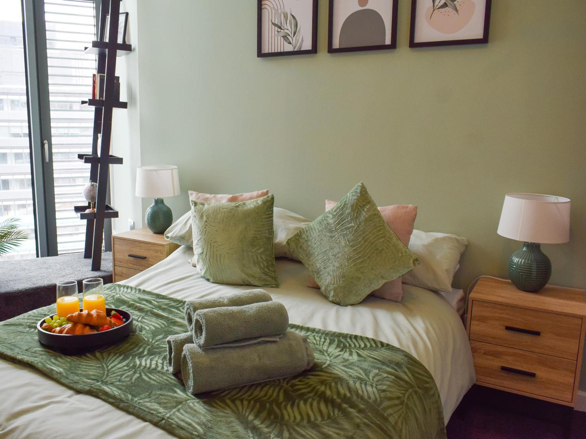 Apartment Elegant Centre Penthouse I Exclusive I Sleeps Up To 6 Guest I Families, Business I By Tranquillity Homes Short Lets & Serviced Sheffield